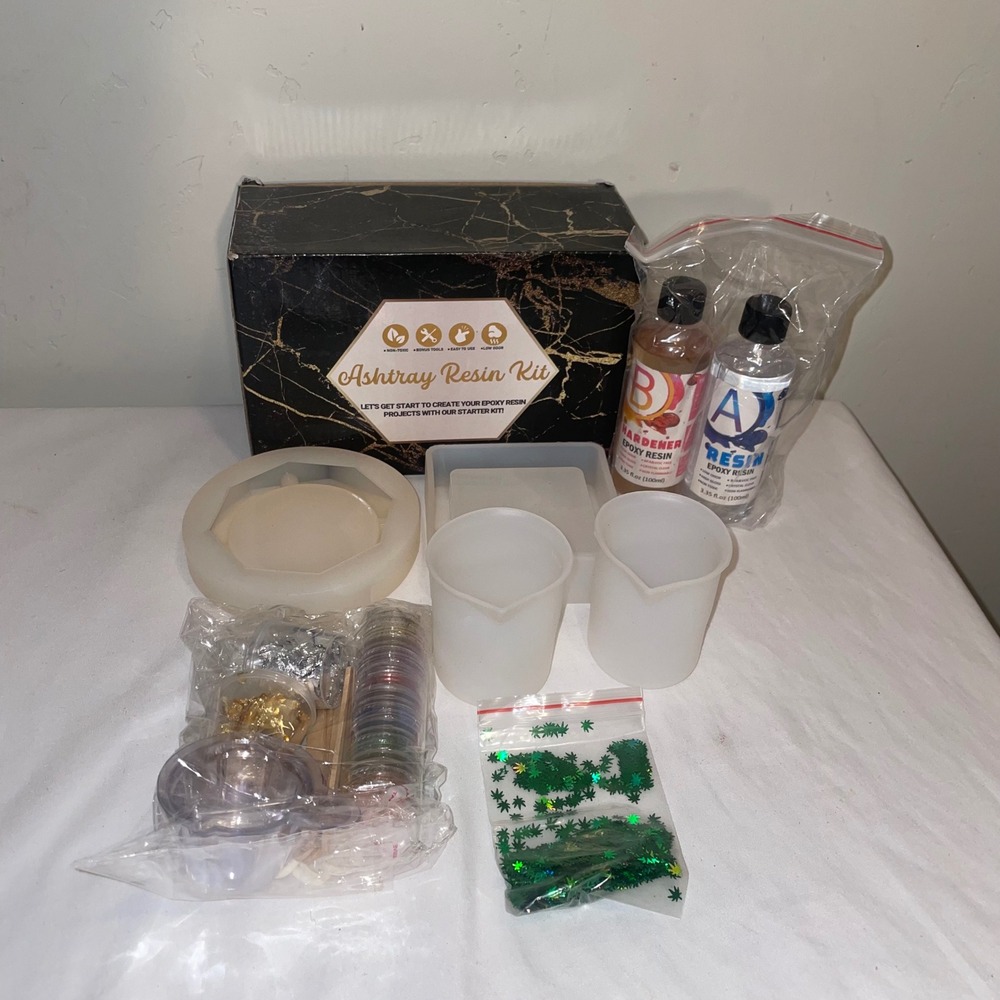 Ashtray Resin Kit Starter Set Silicone Molds Epoxy Resin Glitter Foil New in Box